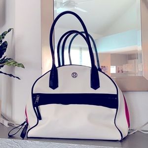 LULULEMON WHITE GYM BAG BLACK AND WHITE